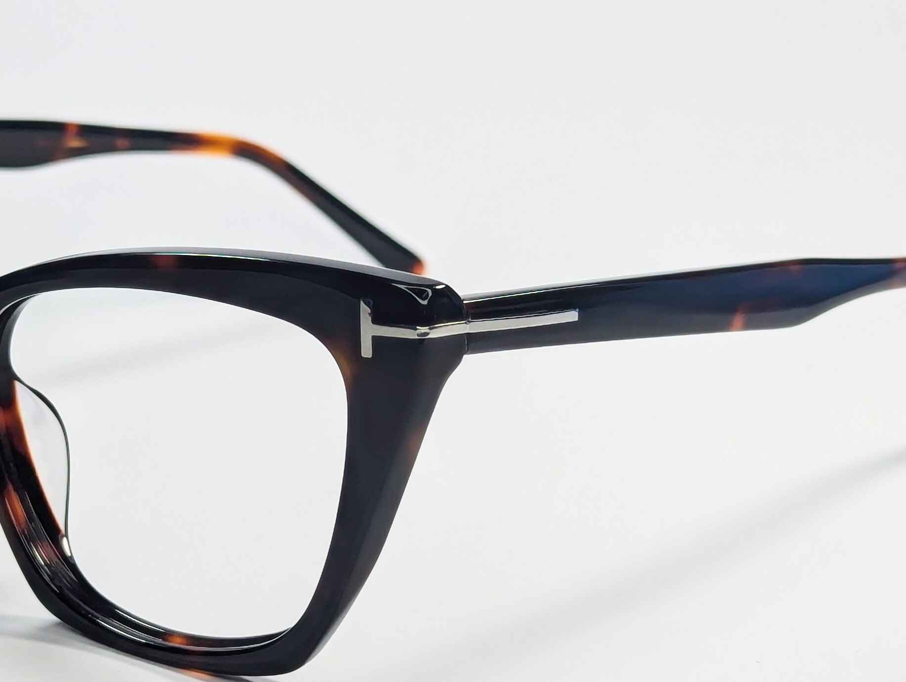Tom Ford FT5709B